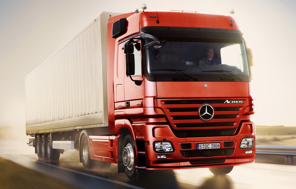 Modern red moving truck traveling quickly on the highway, symbolizing our commitment to Fast & On-Time Service for all moves in Dubai.